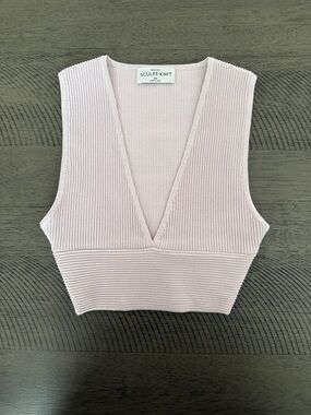 Aritzia Sculpt Knit Ribbed V-Neck Crop Top - Light Pink